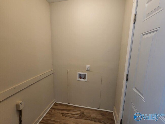 Foto del edificio - 3511 Emm Ell St SW