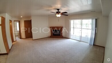 Building Photo - 6430 Creekside Dr NE