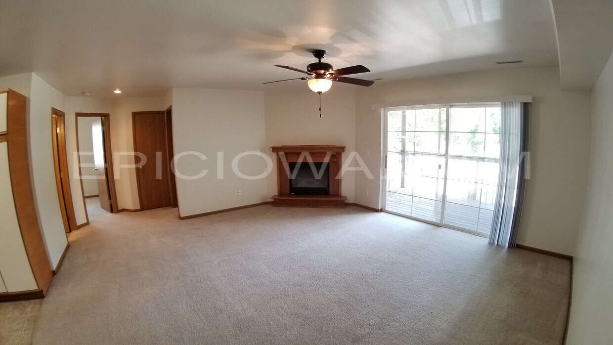 Foto principal - 6430 Creekside Dr NE