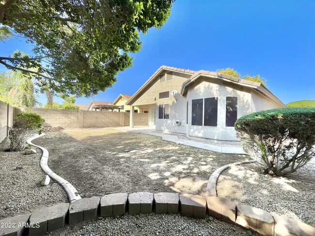 Foto del edificio - 8143 W Mary Ann Dr