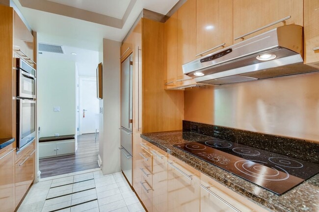 Building Photo - Luxury 2BR/2BA Condo on the 25th Floor with Stunning Strip Views & Resort-Style Amenities!