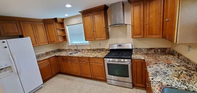 Building Photo - 4505 Laplace St