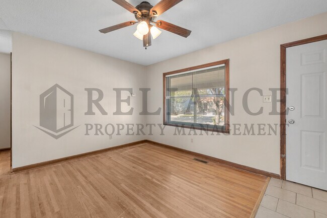 Foto del edificio - 1912 N Hood St