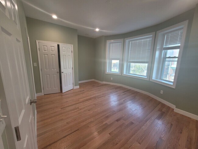 Foto del edificio - 2931 N Calvert St