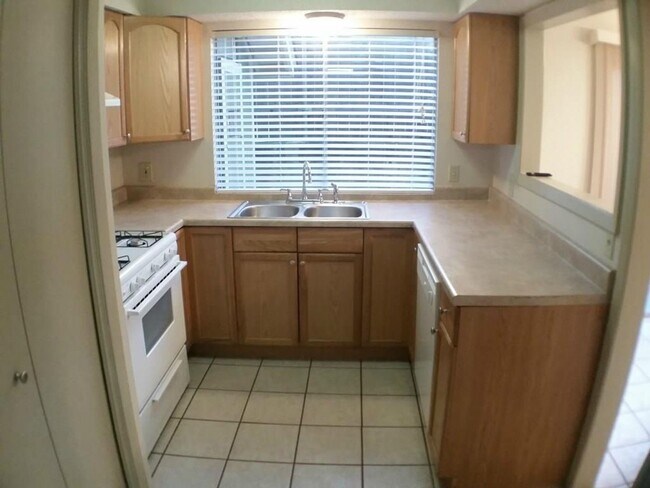 Foto del edificio - 7204 Creekside Dr