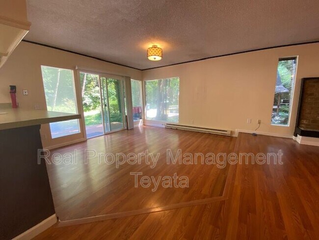 Building Photo - 19 Yearling Pl