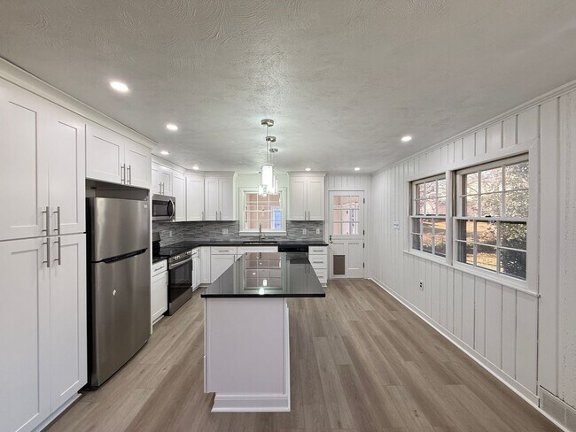 Foto del edificio - 2841 Deerwood Dr