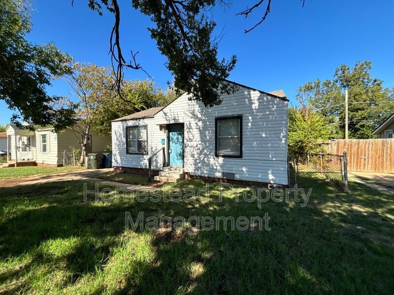 Foto principal - 305 E Jacobs Dr