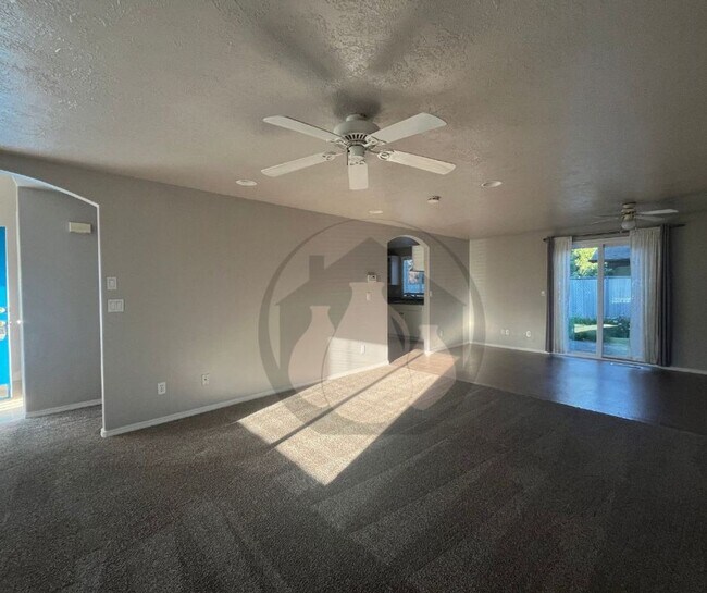 Foto del edificio - Townhouse Duplex- Rent Ready.   Fenced Yard