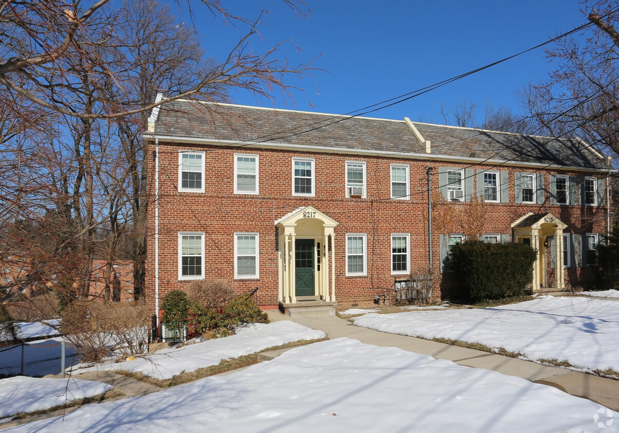 Building Photo - 8217 Schrider St