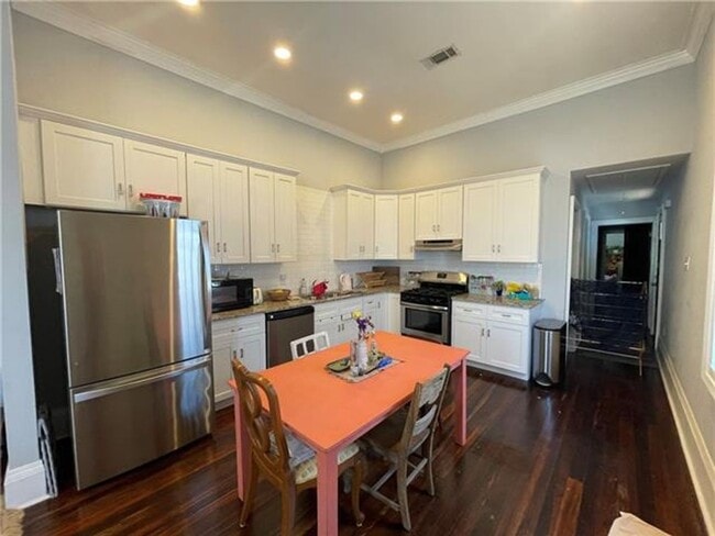 Building Photo - 2932 St Ann