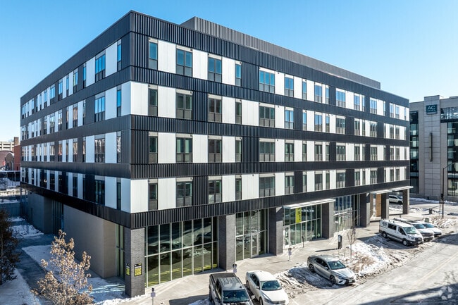 Foto del edificio - 418 East Grand