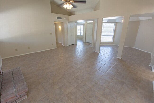 Building Photo - 6407 W MADRAS LN - 2BR 2BA Greenway/67th A...