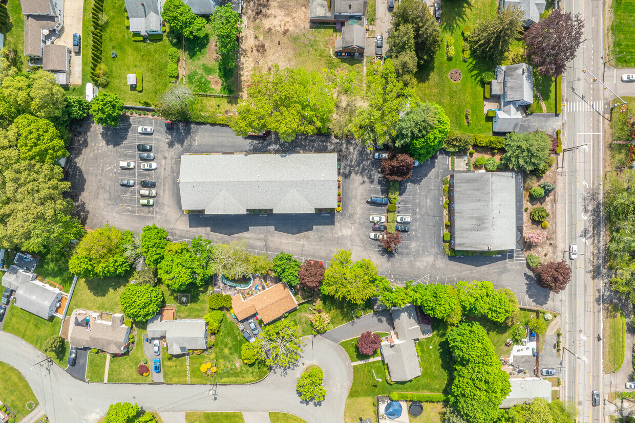 875 Main Ave Warwick, RI 02886-1956 - Midland Manor Apartments