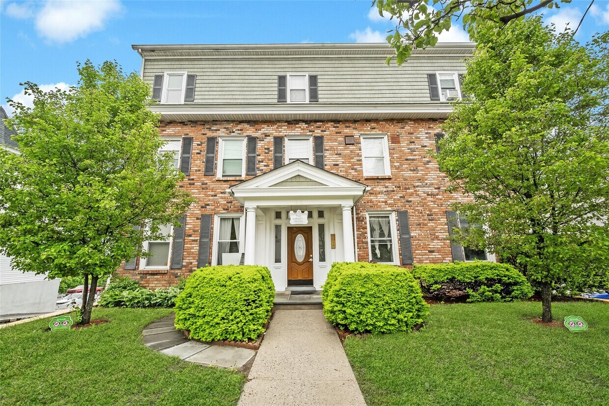 Foto principal - 56 S Highland Ave