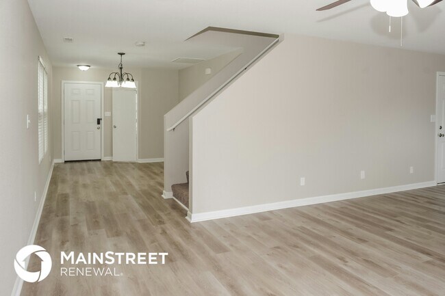 Building Photo - 213 Farmington Dr