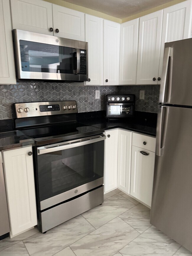 Foto del edificio - 86 Bragdon Rd