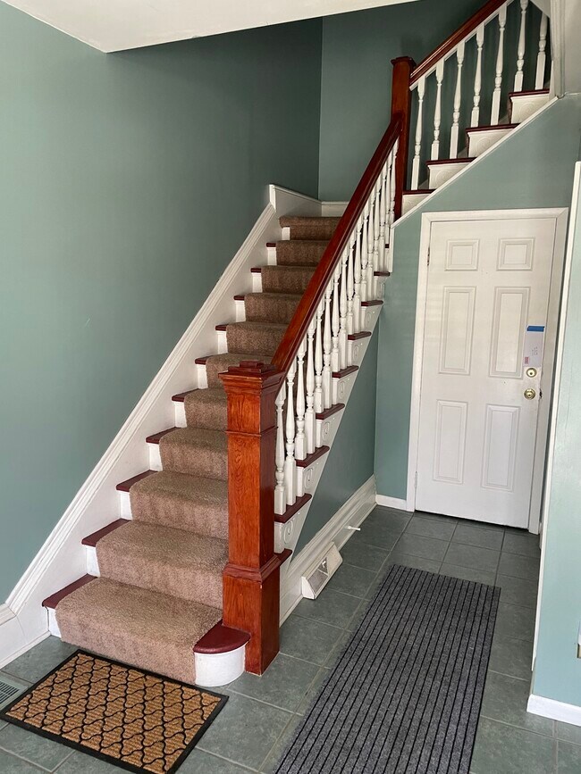 Building Photo - 516 2nd Street, Unit 2