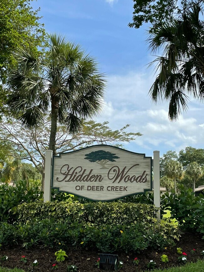 Foto del edificio - 297 Deer Creek Blvd