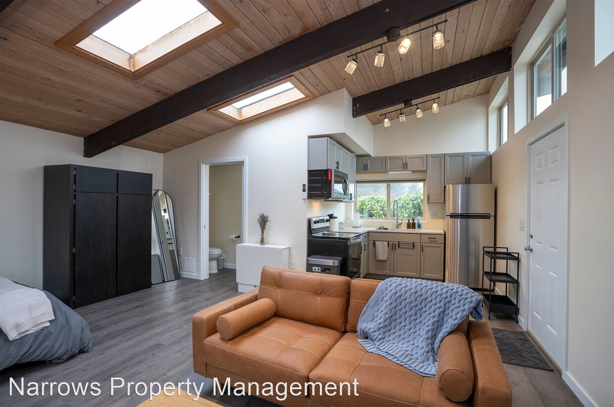 Primary Photo - 1 br, 1 bath House - 8432 #B S 18th street
