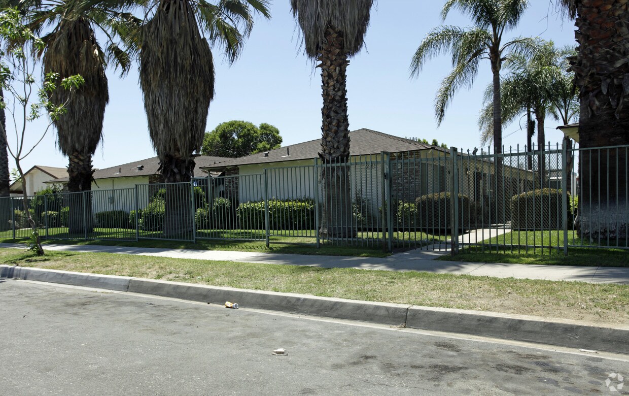 Foto principal - El Dorado Ave Apartments
