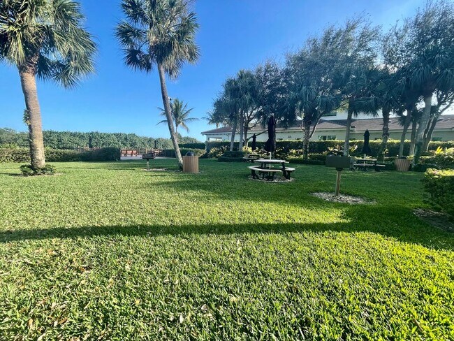 Foto del edificio - 926 Kokomo Key Ln