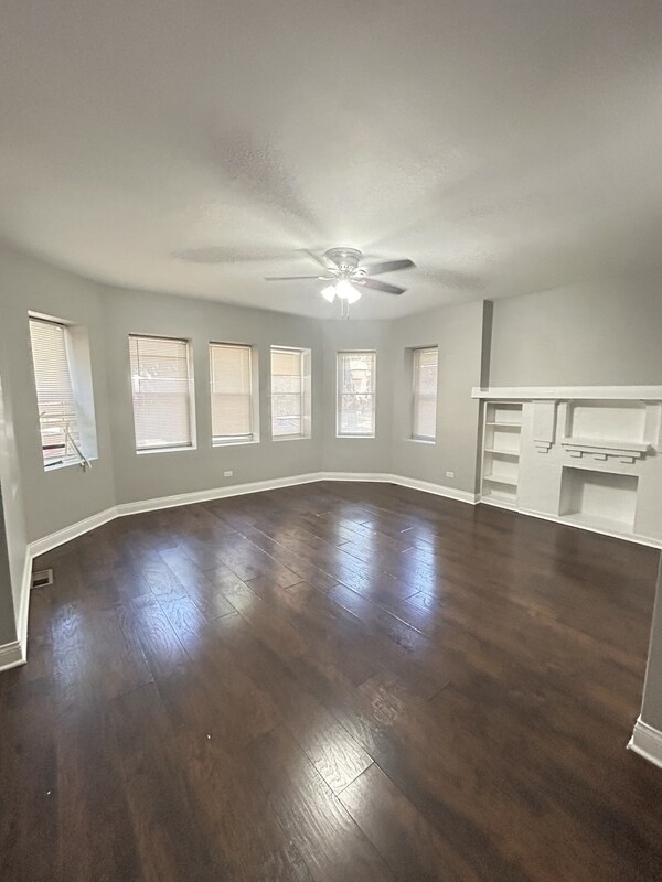 Foto del edificio - 7653 S Essex Ave