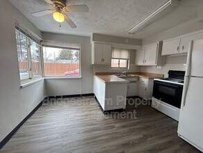 Building Photo - 1225 Lytle Ln