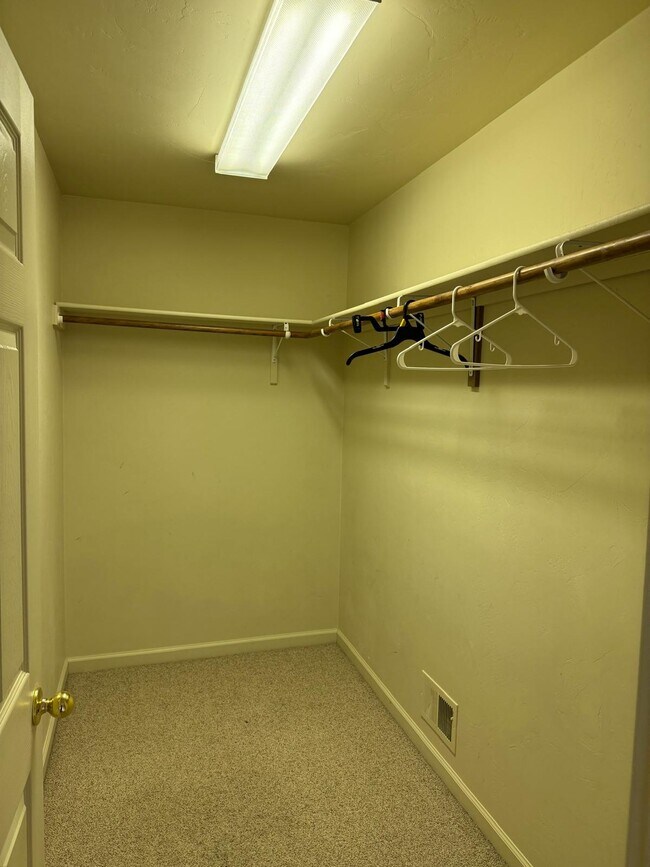 Foto del edificio - 2624 Graceland Dr