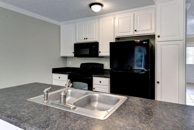 Building Photo - 101 Susan Dr
