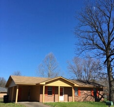 Building Photo - 548 Pin Oak Cove