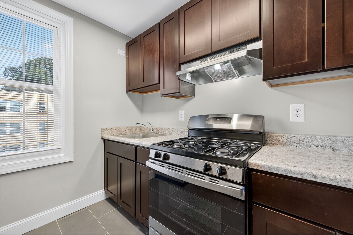 Foto principal - Chillum Manor Apartments