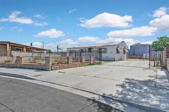 Building Photo - 4325 N Amethyst Ave