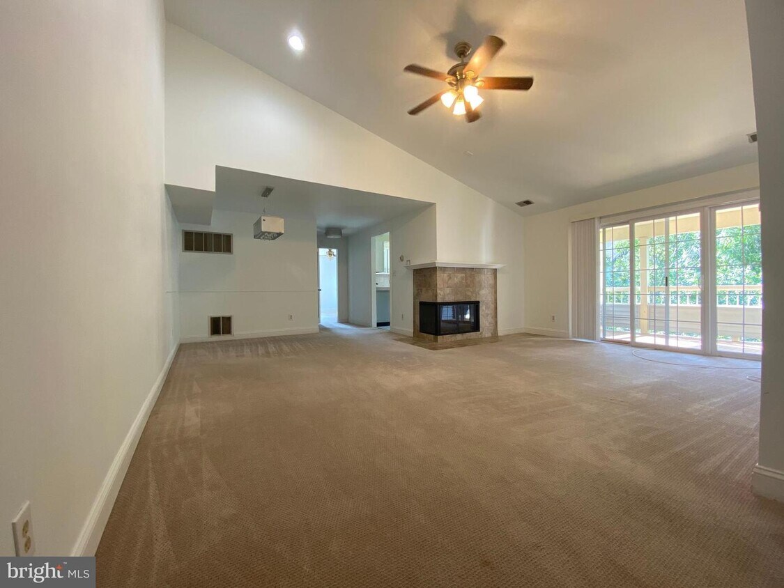 Primary Photo - 307 Trinity Ct