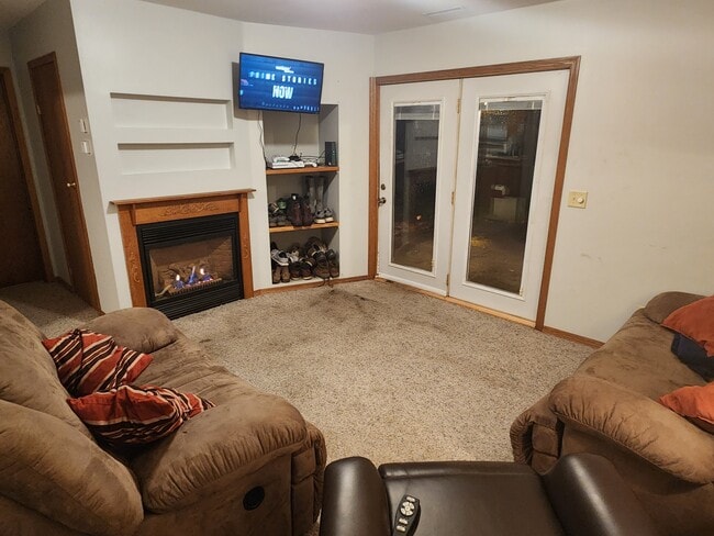 Living area - walkout to patio - 511 10th St SE