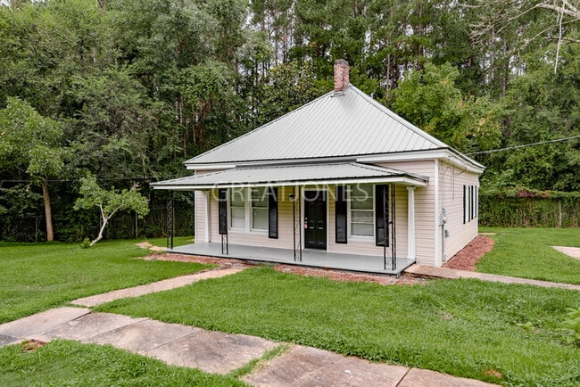 Building Photo - Charming 3 Bedroom in LaGrange!