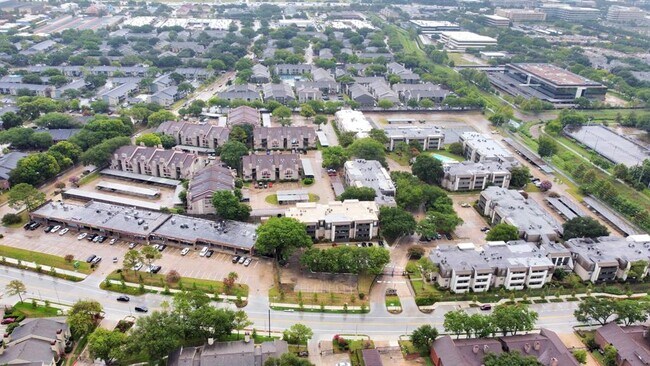 Building Photo - 3065 Walnut Bend Ln