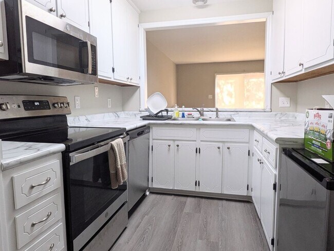 Foto del edificio - 6157 Loch Laural Ln