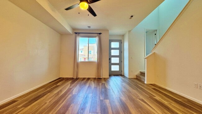 Building Photo - Fantastic Parkway Point 3 Bed 3 Bath 2 Car...