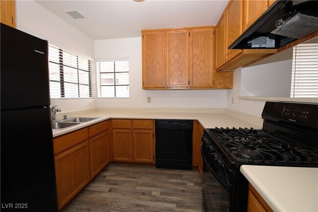 Building Photo - 672 Paulson Dr