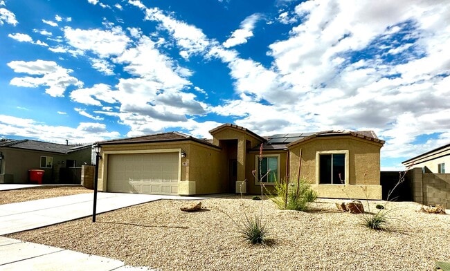 Foto del edificio - Beautiful 4 Bedroom home. MOVE IN SPECIAL,...