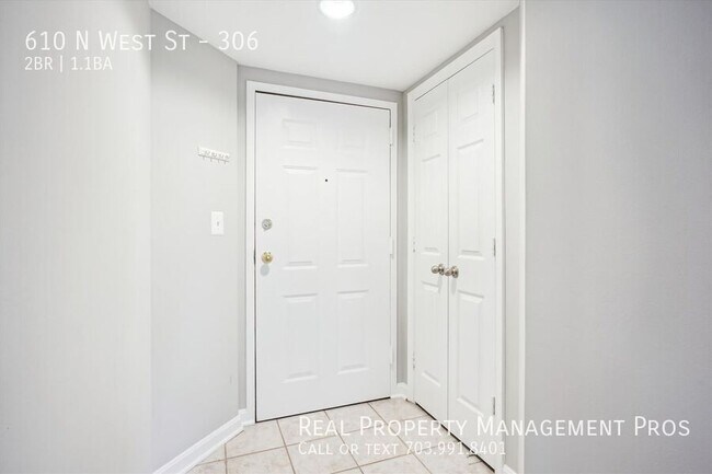 Foto del edificio - 610 N West St