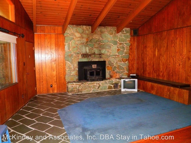 Building Photo - 1233 Golden Bear Trl