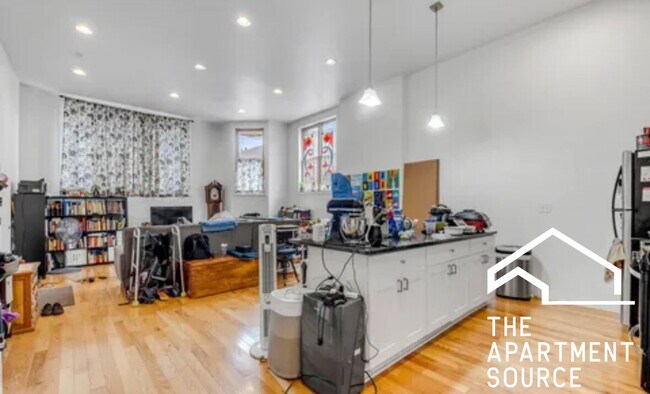 Foto del edificio - 2842 W Augusta Blvd