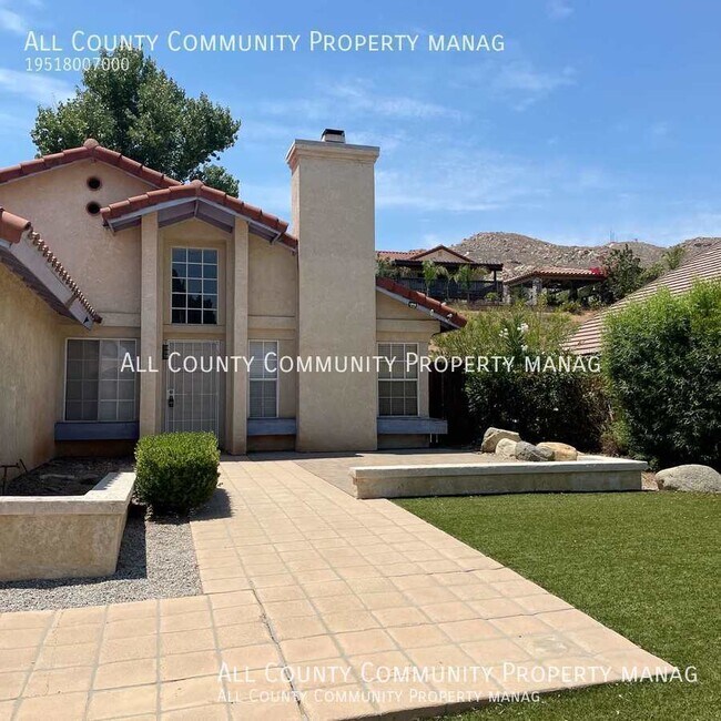 Foto del edificio - 3 Bedroom 3 Bathroom Single Story Home for...