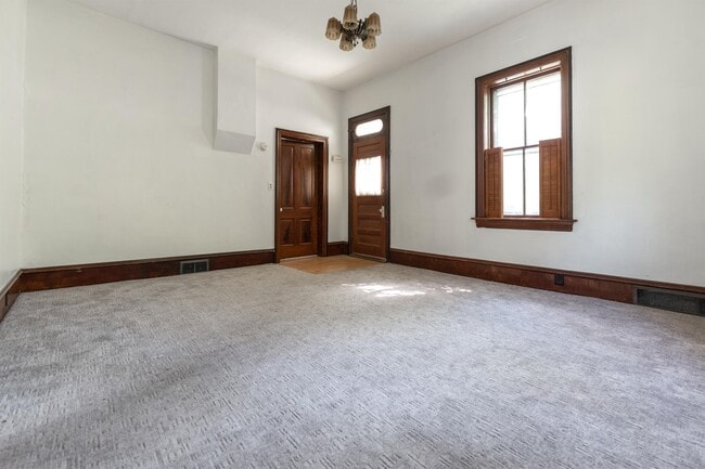 Building Photo - 643 N 200 E