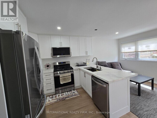 Building Photo - 261 Soudan Ave