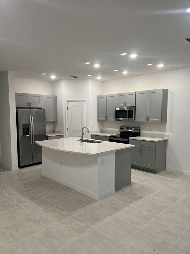 Building Photo - 5080 Revolutionary Way