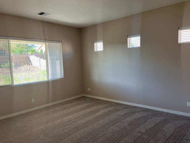 Building Photo - Three Bedroom-Two Bath-2.5 Car Garage ~ Gr...