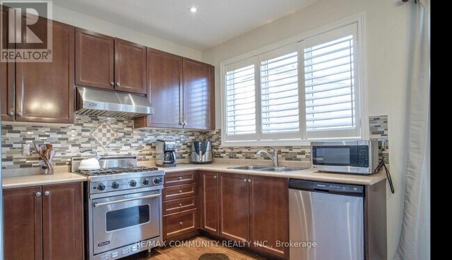 Photo du bâtiment - 327 Mantle Ave